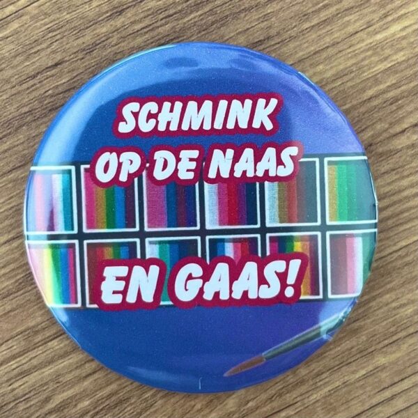 Button schmink op de naas en gaas