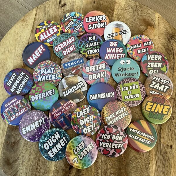 Buttons carnaval 30 stuks